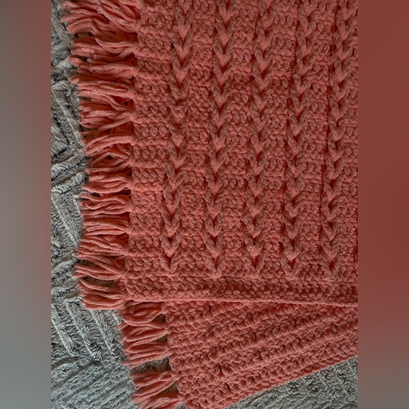 Handmade crochet baby blanket (coral knit pattern) - Picture 1 of 2